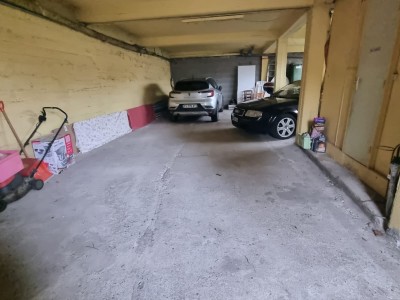 Immeuble 2 appartements F4 ,85m, 12 dpts, 10 garages lous,terrain de 2400m