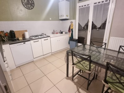 Immeuble 2 appartements F4 ,85m, 12 dpts, 10 garages lous,terrain de 2400m
