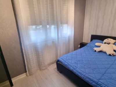 Immeuble 2 appartements F4 ,85m, 12 dpts, 10 garages lous,terrain de 2400m
