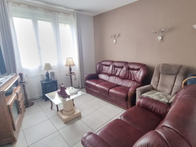 Immeuble 2 appartements F4 ,85m, 12 dpts, 10 garages lous,terrain de 2400m