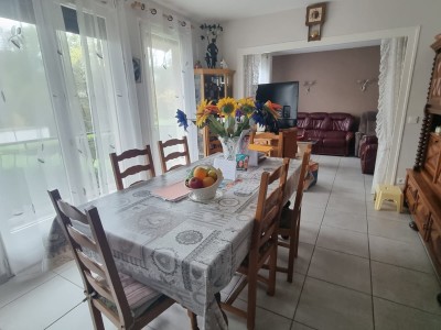 Immeuble 2 appartements F4 ,85m, 12 dpts, 10 garages lous,terrain de 2400m