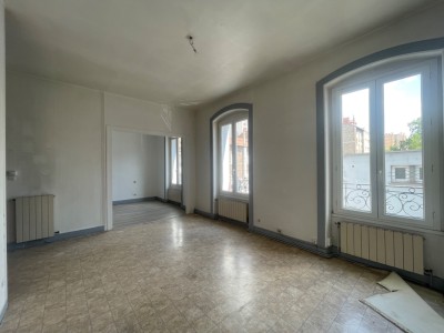 Immeuble de rapport beau potentiel A VENDRE - ST ETIENNE BERGSON - 280 m2 - 270000€