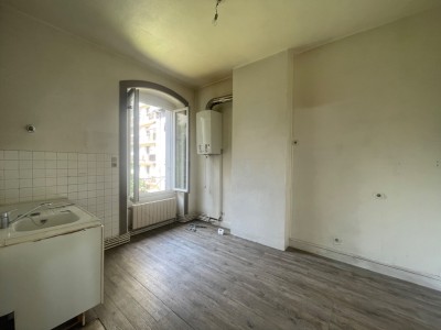 Immeuble de rapport beau potentiel A VENDRE - ST ETIENNE BERGSON - 280 m2 - 270000€