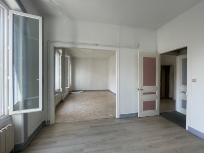 Immeuble de rapport beau potentiel A VENDRE - ST ETIENNE BERGSON - 280 m2 - 270000€