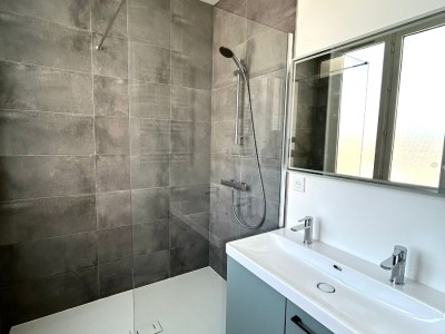 IMMEUBLE A VENDRE - ST ETIENNE SOLAURE - 590 m2 - 650 000 &euro;