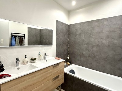 IMMEUBLE A VENDRE - ST ETIENNE SOLAURE - 590 m2 - 650 000 &euro;