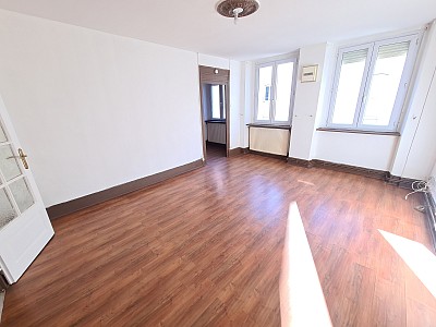 IMMEUBLE A VENDRE - UNIEUX ONDAINE - 250 m2 - 250 000 €