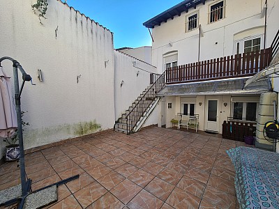 IMMEUBLE A VENDRE - UNIEUX ONDAINE - 250 m2 - 250 000 €