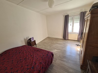 IMMEUBLE A VENDRE - UNIEUX ONDAINE - 250 m2 - 250 000 €