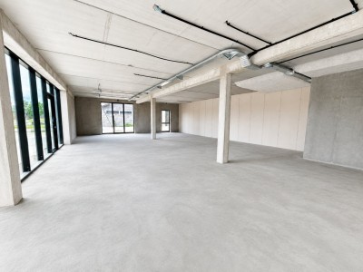 LOCAL COMMERCIAL A LOUER - ANDREZIEUX BOUTHEON - 164 m2 divisibles à partir de 50 m2 - 2 050 &euro; HC par mois