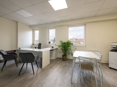 LOCAL COMMERCIAL A LOUER - MONISTROL SUR LOIRE - 67.43 m2 - 630€ HC par mois