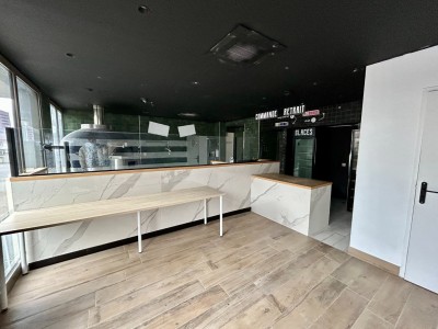 LOCAL COMMERCIAL A LOUER - ROCHE LA MOLIERE - 86.26 m2 - 1180,37€ HC et HT par mois