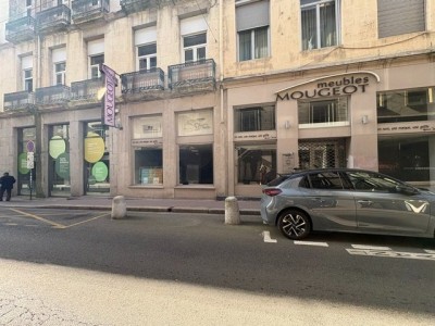 LOCAL COMMERCIAL A VENDRE - ST ETIENNE CENTRE VILLE - 200 m2 - 162 600 &euro; 