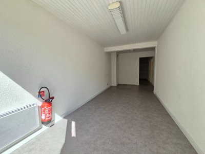 LOCAL COMMERCIAL A VENDRE - ST ETIENNE CENTRE VILLE - 75.94 m2 - 106 000 &euro; 