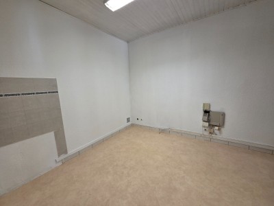 LOCAL COMMERCIAL A VENDRE - ST ETIENNE CENTRE VILLE - 75.94 m2 - 106 000 &euro; 