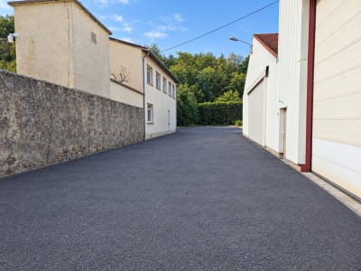 LOCAL D ACTIVITE A LOUER - LORETTE - 160 m2 - 1 000 &euro; HC et HT par mois