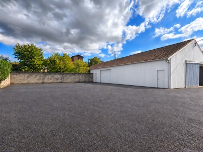 LOCAL D ACTIVITE A LOUER - LORETTE - 340 m2 - 2 340 € HC et HT par mois