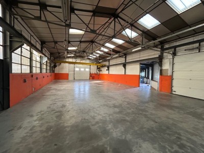 LOCAL D ACTIVITE A LOUER - ST ETIENNE LE SOLEIL - 670 m2 - 2500€ HC et HT par mois