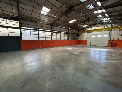 LOCAL D ACTIVITE A LOUER - ST ETIENNE LE SOLEIL - 670 m2 - 2500€ HC et HT par mois