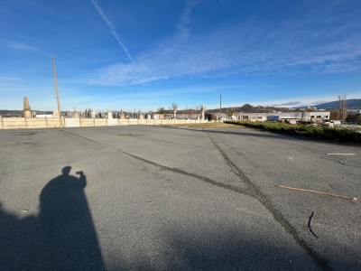 LOCAL D ACTIVITE A LOUER - ST ETIENNE LE SOLEIL - 670 m2 - 2500€ HC et HT par mois