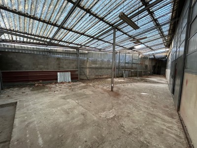 LOCAL D ACTIVITE A LOUER - ST ETIENNE LE SOLEIL - 670 m2 - 2500€ HC et HT par mois