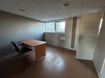 LOCAL D ACTIVITE A LOUER - ST ETIENNE LE SOLEIL - 670 m2 - 2500€ HC et HT par mois