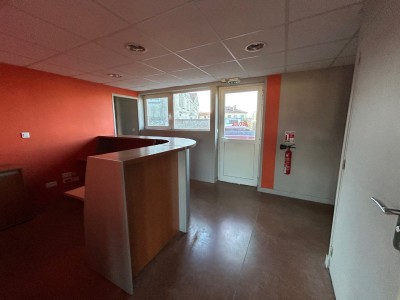 LOCAL D ACTIVITE A LOUER - ST ETIENNE LE SOLEIL - 670 m2 - 2500€ HC et HT par mois