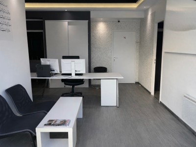 DEPOT DE STOCKAGE ET BUREAUX A LOUER - ST HEAND - 720 m2 - 3 800 € HC et HT par mois