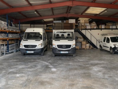 DEPOT DE STOCKAGE ET BUREAUX A LOUER - ST HEAND - 720 m2 - 3 800 € HC et HT par mois
