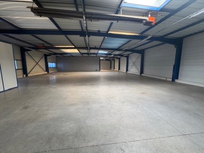 LOCAL D ACTIVITE A LOUER - VEAUCHE - 645 m2 - 3 300 &euro; HC et HT par mois