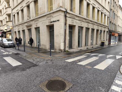 LOCAL D ACTIVITE A VENDRE - ST ETIENNE CENTRE VILLE - 240 m2 - 420 000 €