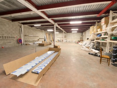 LOCAL D ACTIVITE A VENDRE - ST MARTIN LA PLAINE - 396 m2 - 249 000 &euro; 