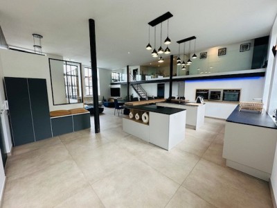 Type 4 Pices A LOUER - ST ETIENNE FACULTE   CENTRE DEUX - 129.88 m2 - 1500€ charges comprises par mois