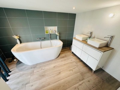 Type 4 Pices A LOUER - ST ETIENNE FACULTE   CENTRE DEUX - 129.88 m2 - 1500€ charges comprises par mois