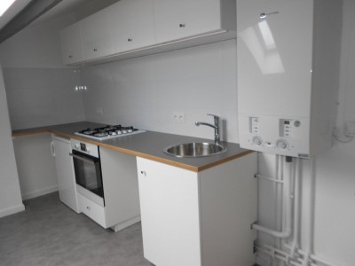 T1 sous les toits A LOUER - ST ETIENNE FOURNEYRON/REPUBLIQUE - 49.78 m2 - 489�&euro; charges comprises par mois