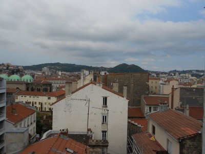 T1 sous les toits A LOUER - ST ETIENNE FOURNEYRON/REPUBLIQUE - 49.78 m2 - 489�&euro; charges comprises par mois