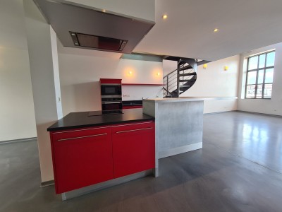 LOFT A VENDRE - ST ETIENNE FACULTE   CENTRE DEUX - 174.62 m2 - 230000€