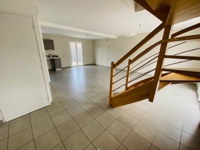 MAISON - ANDREZIEUX BOUTHEON - 104.75 m2 - LOUÉ