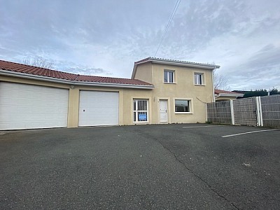 MAISON A LOUER - SORBIERS ZONE COMMERCIALE/PROCHE DE LA TALAUDIERE - 276.11 m2 - 2 075 &euro; charges comprises par mois