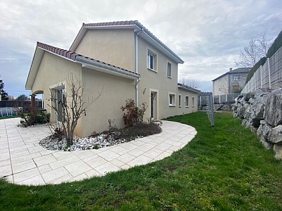 MAISON A LOUER - SORBIERS ZONE COMMERCIALE/PROCHE DE LA TALAUDIERE - 276.11 m2 - 2 075 &euro; charges comprises par mois