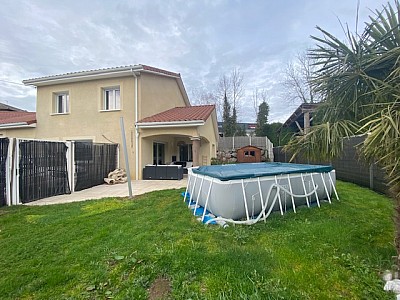 MAISON A LOUER - SORBIERS ZONE COMMERCIALE/PROCHE DE LA TALAUDIERE - 276.11 m2 - 2 075 &euro; charges comprises par mois