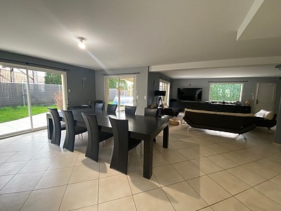 MAISON A LOUER - SORBIERS ZONE COMMERCIALE/PROCHE DE LA TALAUDIERE - 276.11 m2 - 2 075 &euro; charges comprises par mois
