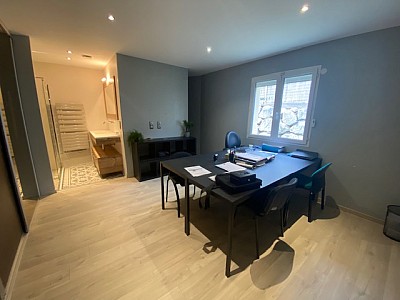 MAISON A LOUER - SORBIERS ZONE COMMERCIALE/PROCHE DE LA TALAUDIERE - 276.11 m2 - 2 075 &euro; charges comprises par mois