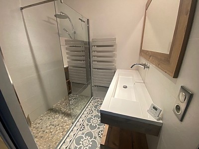 MAISON A LOUER - SORBIERS ZONE COMMERCIALE/PROCHE DE LA TALAUDIERE - 276.11 m2 - 2 075 &euro; charges comprises par mois