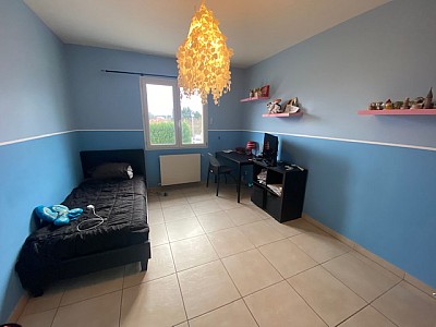 MAISON A LOUER - SORBIERS ZONE COMMERCIALE/PROCHE DE LA TALAUDIERE - 276.11 m2 - 2 075 &euro; charges comprises par mois
