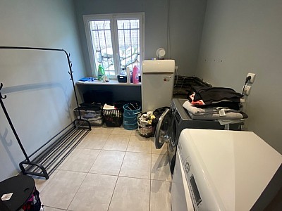 MAISON A LOUER - SORBIERS ZONE COMMERCIALE/PROCHE DE LA TALAUDIERE - 276.11 m2 - 2 075 &euro; charges comprises par mois