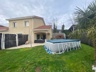 MAISON A LOUER - SORBIERS ZONE COMMERCIALE/PROCHE DE LA TALAUDIERE - 276.11 m2 - 2 075 &euro; charges comprises par mois