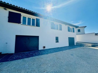 MAISON A LOUER - ST CHAMOND - 175.36 m2 - 1�850�&euro; charges comprises par mois