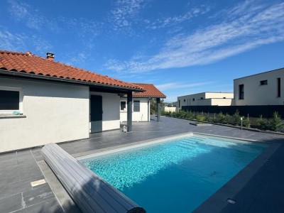 MAISON A LOUER - ST CHAMOND - 175.36 m2 - 1�850�&euro; charges comprises par mois