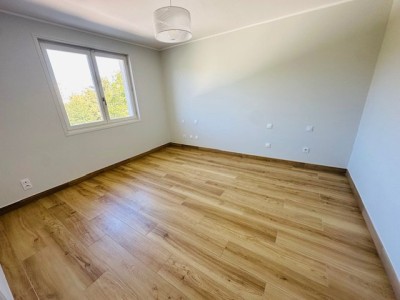 MAISON A LOUER - ST CHAMOND - 175.36 m2 - 1�850�&euro; charges comprises par mois